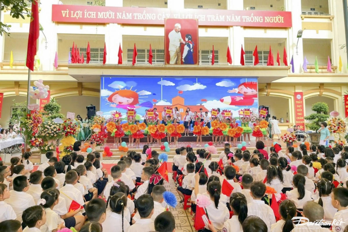 Học sinh dự lễ khai giảng năm học 2023-2024. Ảnh: Phạm Thảo.