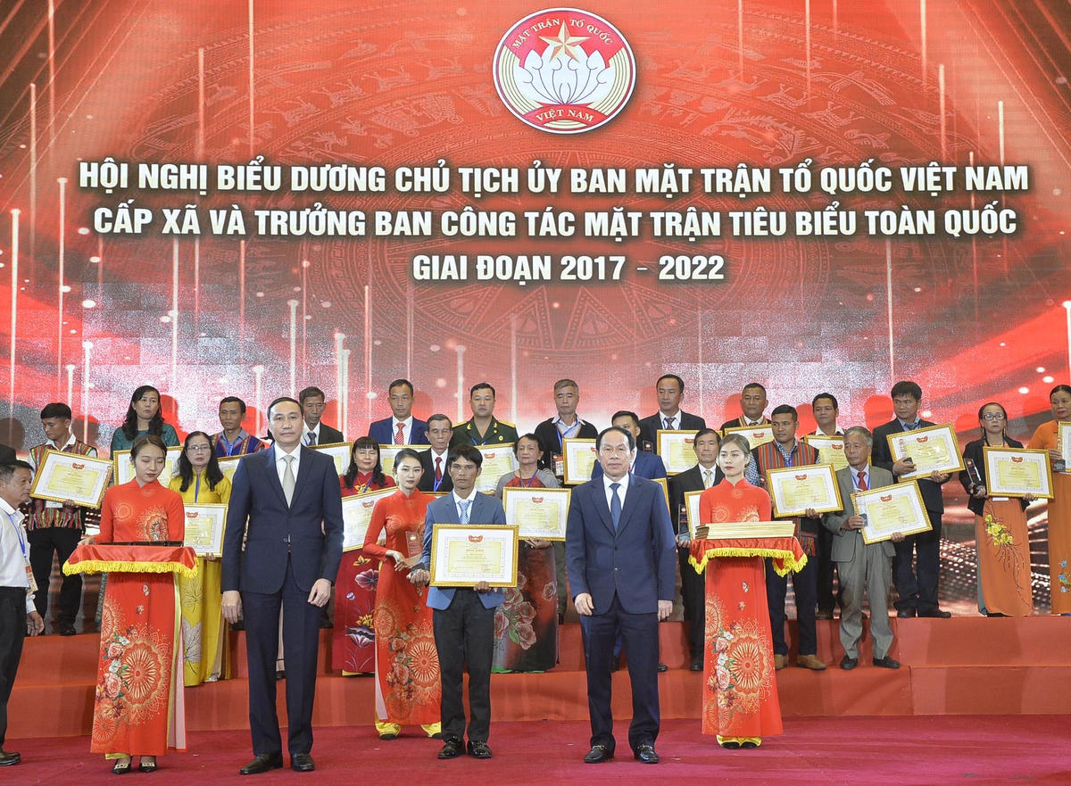 [Ảnh] Vinh danh 236 điển hình tiêu biểu trong công tác Mặt trận