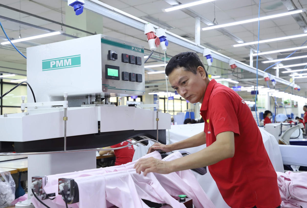 Giảm thuế giá trị gia tăng giúp giảm chi phí sản xuất, hạ giá thành sản phẩm. Ảnh: Quang Vinh.