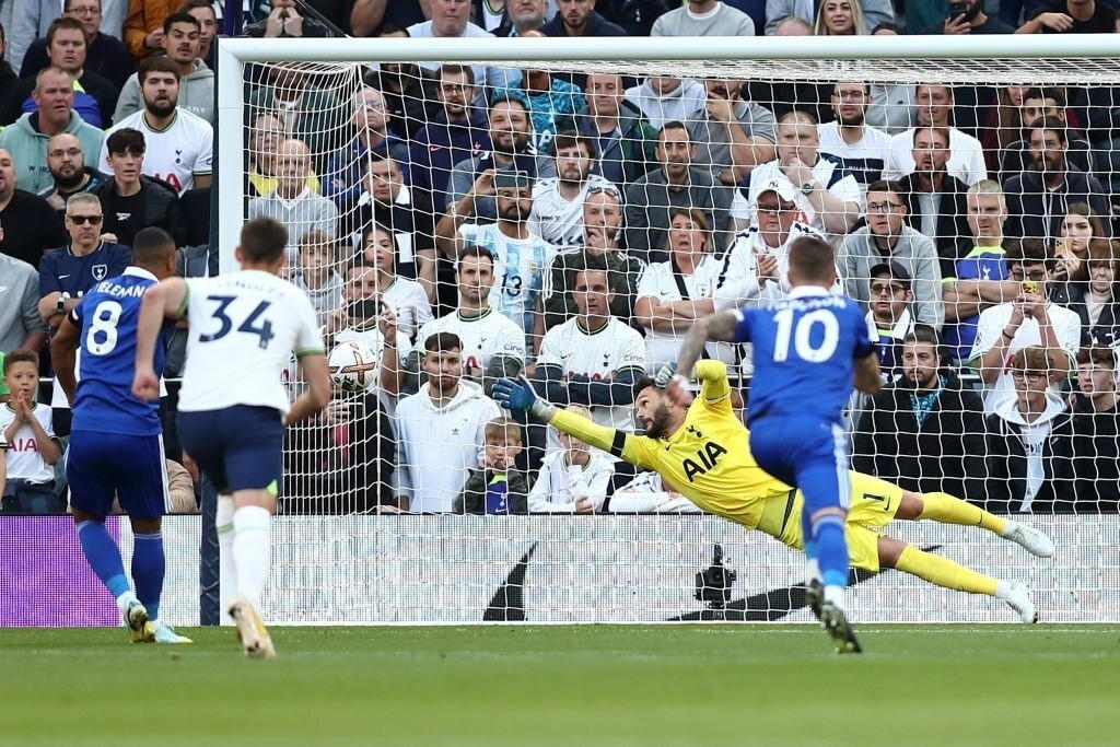 Tielemans chiến thắng 6-2 trước Leicester. Ảnh: Getty.