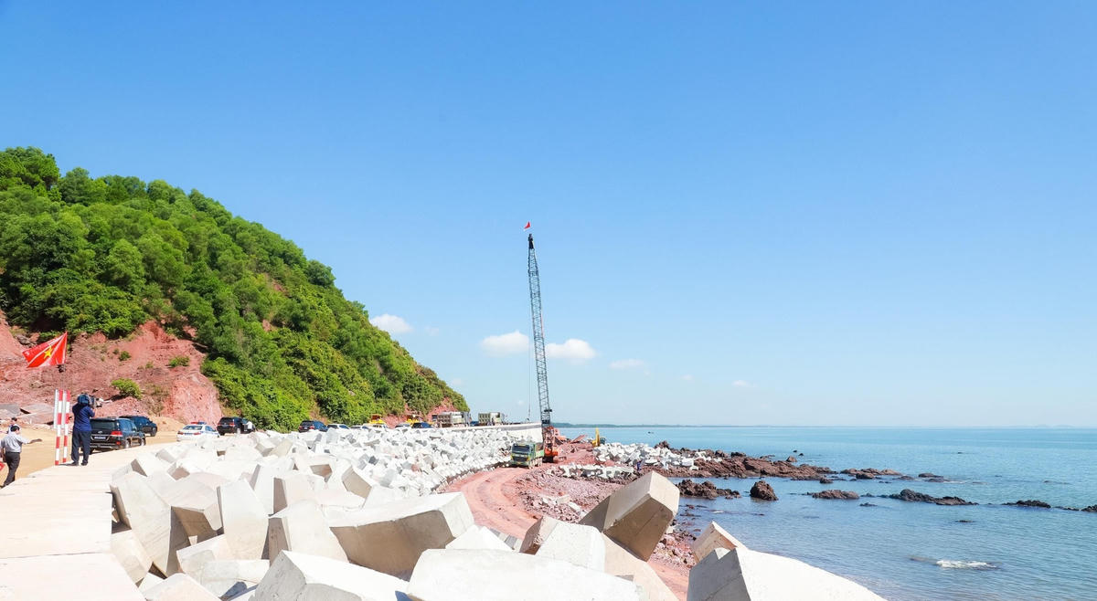 Đường ven biển đoạn qua tỉnh Nghệ An hiện đang gấp rút hoàn thành.