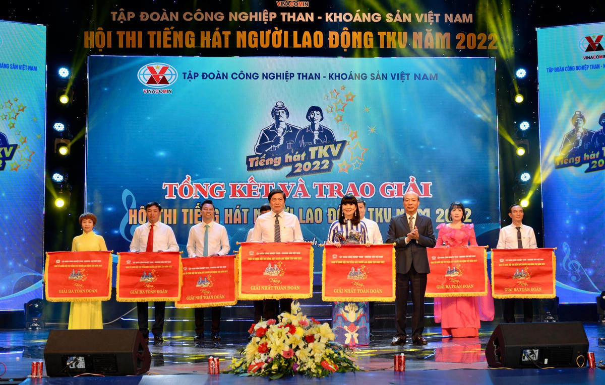 Công ty Than Hòn Gai và Công ty Tuyển than Cửa Ông đã được xướng tên đồng đạt giải Nhất toàn đoàn.