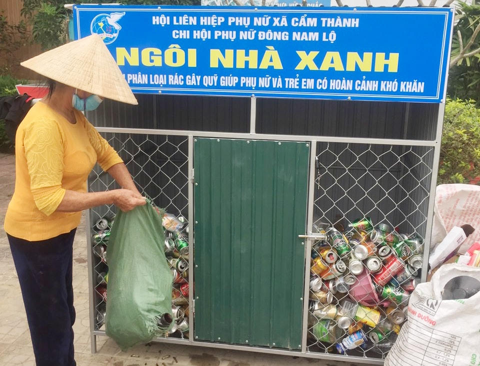Mô hình “Ngôi nhà xanh” gây quỹ giúp phụ nữ và trẻ em có hoàn cảnh khó khăn, trẻ mồ côi trên địa bàn xã Cẩm Thành thu hút nhiều người quan tâm.