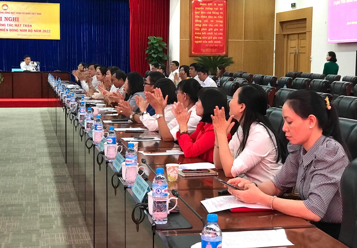 Đại biểu các địa phương tham dự hội nghị.