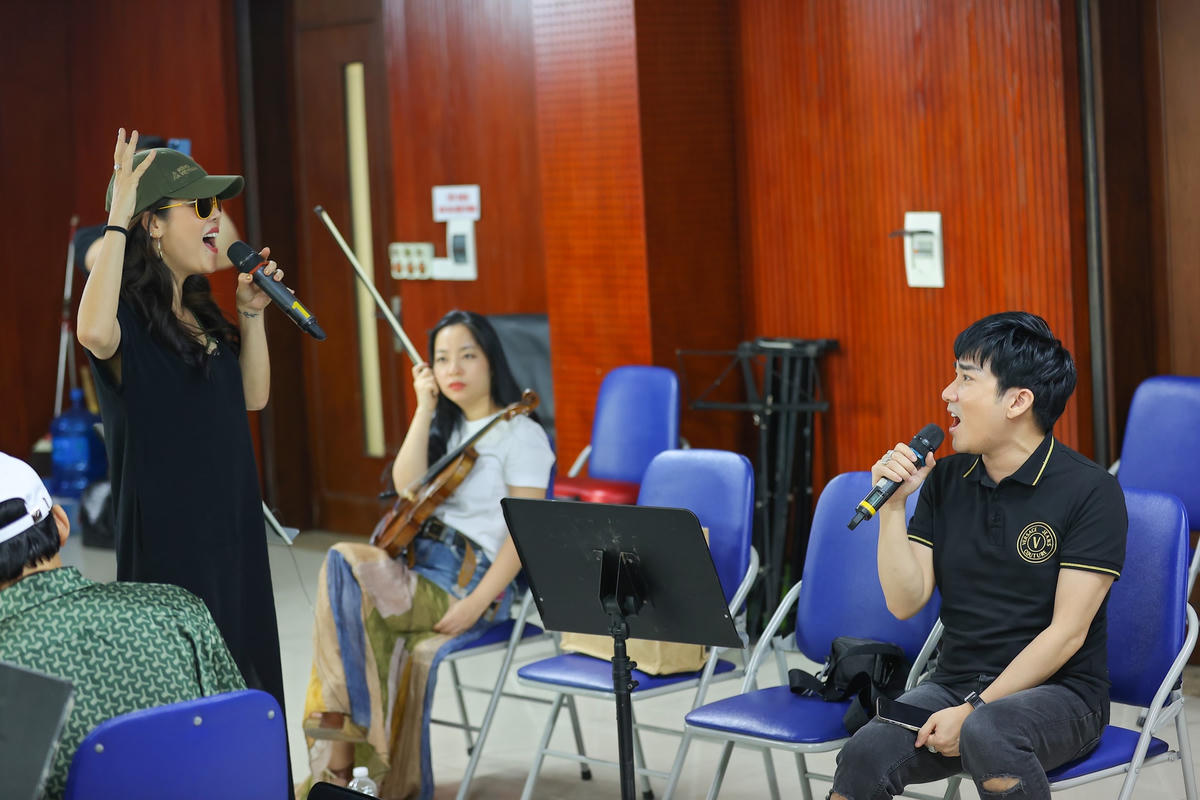 Trong show tới đây, Quang Hà sẽ hát hit của Tấn Minh, Hoàng Dũng.
