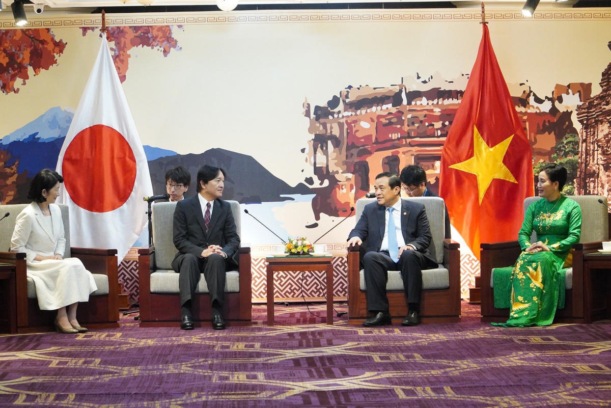 Ông Phan Việt Cường, Bí thư Tỉnh ủy Quảng Nam đón tiếp Hoàng Thái tử Nhật Bản Fumihito Akishino cùng Công nương Kawashima Kiko.