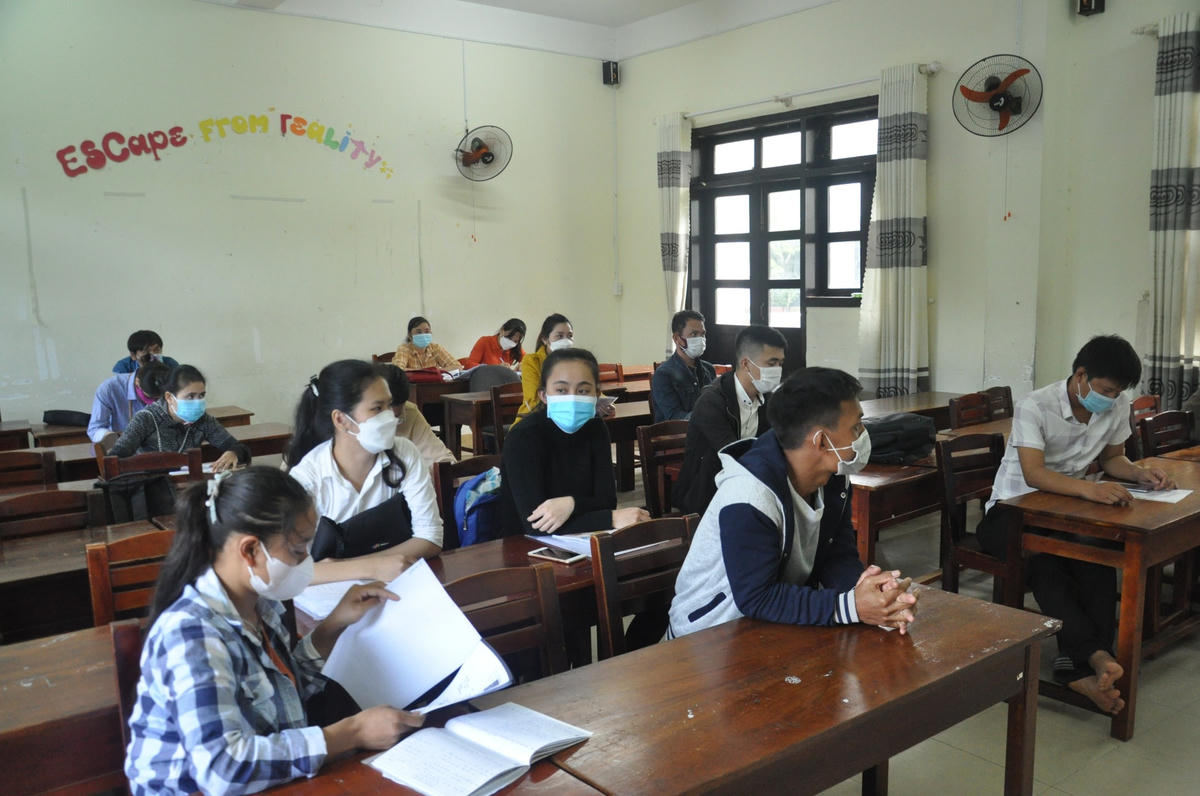 Các thí sinh chuẩn bị bước vào kỳ thi tuyển viên chức ngành giáo dục năm 2021.