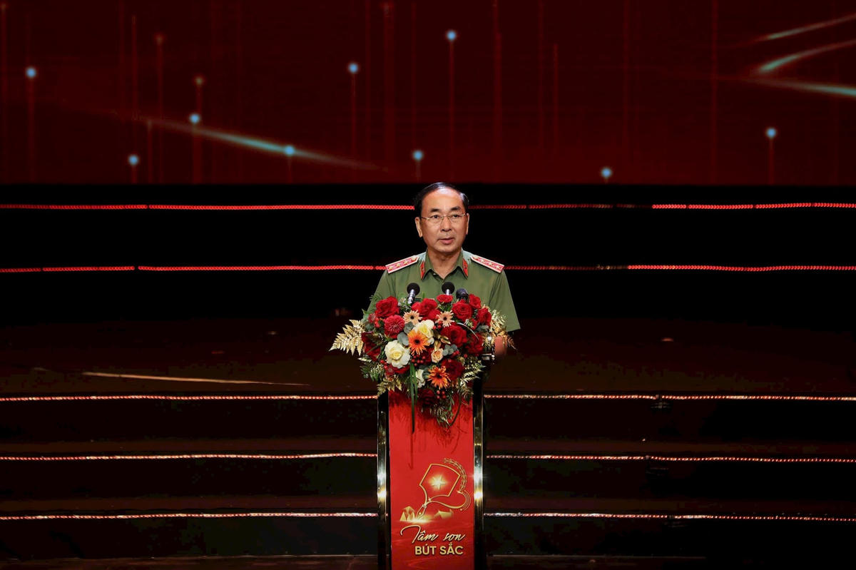 Thượng tướng Trần Quốc Tỏ, Uỷ viên Trung ương Đảng, Thứ trưởng Thường trực Bộ Công an, Trưởng ban Chỉ đạo giải báo chí phát biểu tại lễ trao giải.