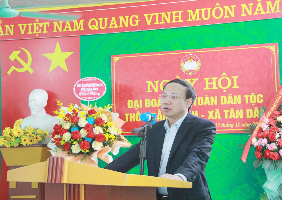 Bí thư Tỉnh ủy Quảng Ninh Nguyễn Xuân Ký phát biểu tại Ngày hội Đại đoàn kết toàn dân tộc thôn Bằng Anh, xã Tân Dân.