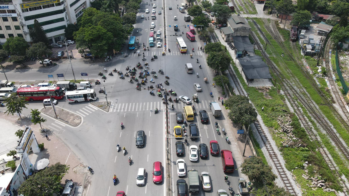 Theo đó, điểm đầu của hầm chui kết nối với dự án đường Vành đai 2,5 đoạn Đầm Hồng - Quốc lộ 1A, cách điểm giao cắt với Quốc lộ 1A khoảng 460 m, địa phận quận Hoàng Mai; điểm cuối kết nối với đường Kim Đồng hiện hữu, cách vị trí giao cắt với Quốc lộ 1A khoảng 460 m. Đoạn qua hầm tổ chức giao thông mỗi chiều 2 làn xe rộng 3,5 m/làn, đoạn ngoài hầm tổ chức giao thông mỗi chiều 3 làn xe rộng 3,5 m/làn.
