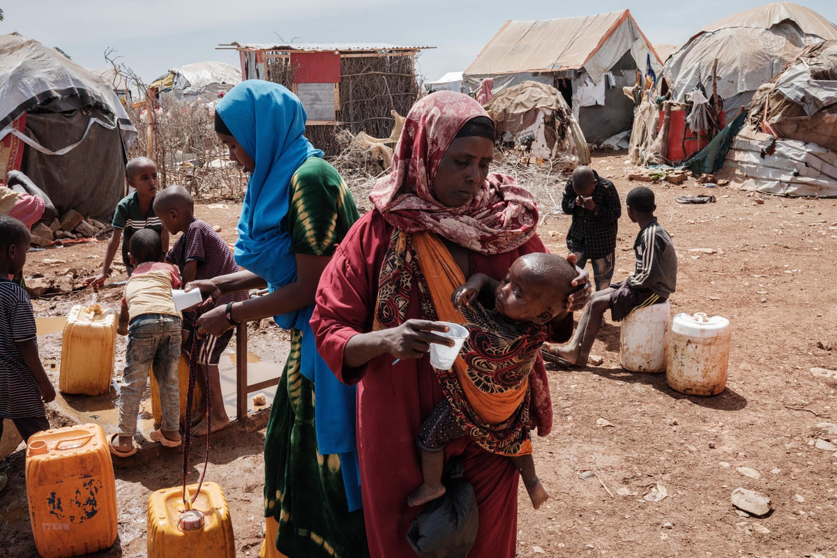 Người dân tại một trại tị nạn ở Baidoa (Somalia). Ảnh: AFP.  