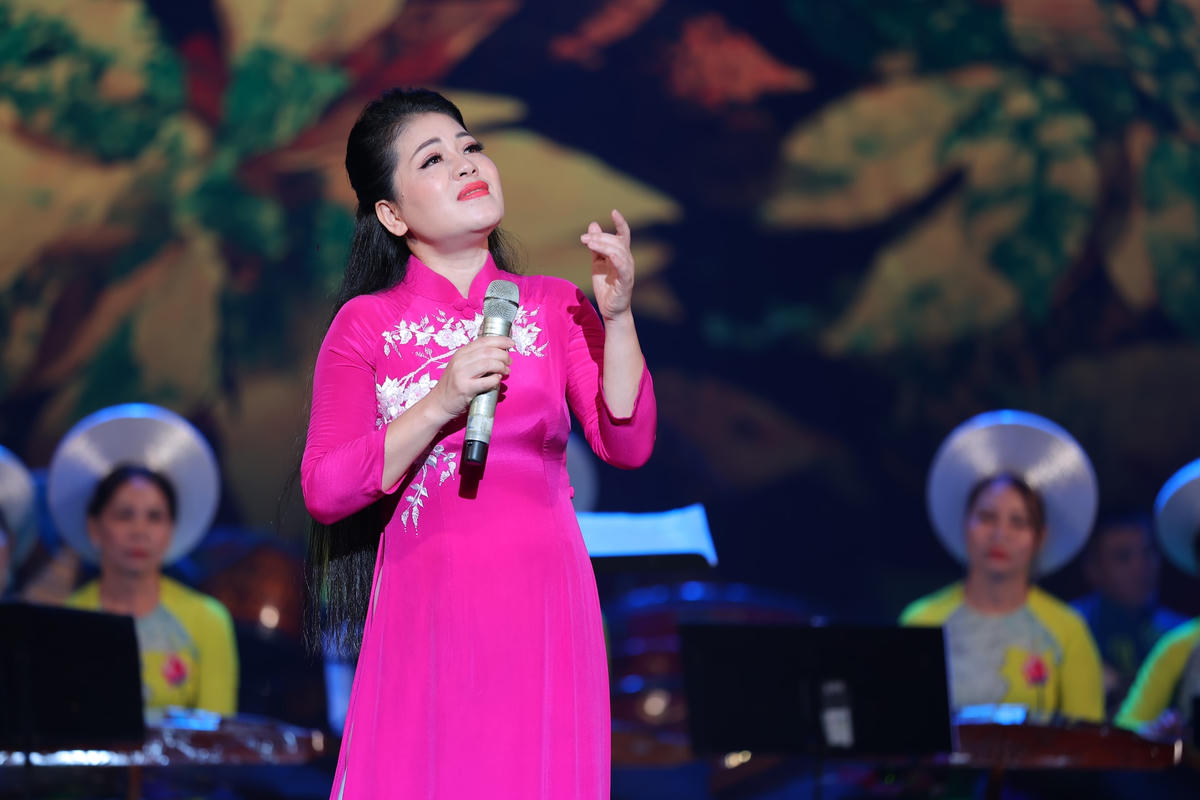 Ca  sĩ Anh Thơ là khách mời của chương trình ca nhạc đặc biệt.