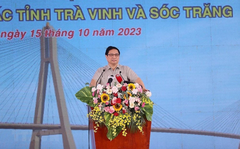 Thủ tướng Phạm Minh Chính phát biểu tại Lễ khởi công Dự án Đầu tư Xây dựng Cầu Đại Ngãi. (Ảnh: Dương Giang/TTXVN).