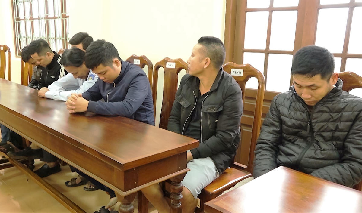 Công an Quảng Bình tạm giữ hình sự 14 người liên quan đến đường dây đánh bạc với tổng số tiền giao dịch khoảng 80 tỷ đồng.