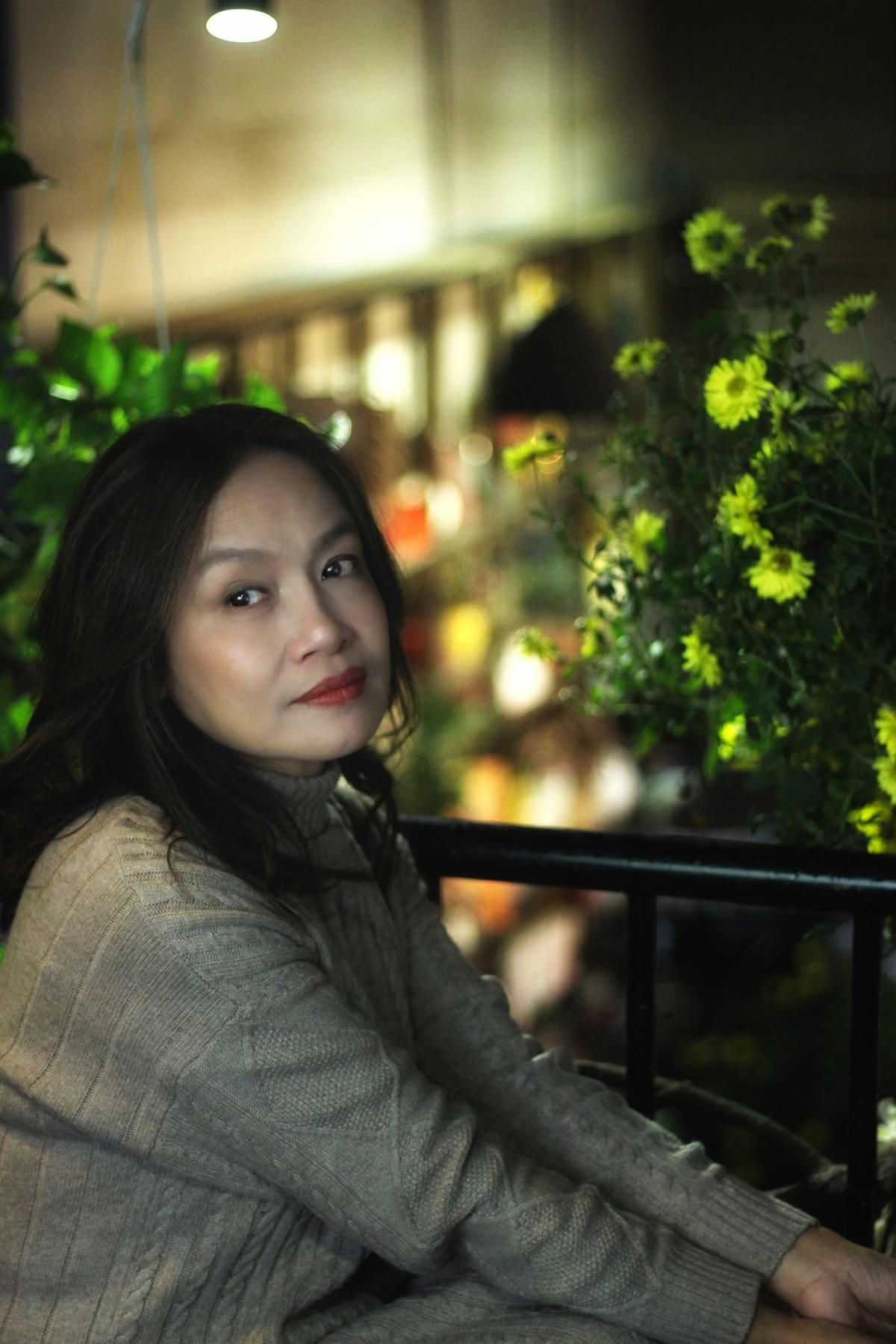 Ở tuổi ngũ tuần mới xuất hiện dày đặc trên màn ảnh nhỏ, đến gần với khán giả, Tú Oanh nói "không làm nghề chỉ để nổi tiếng".