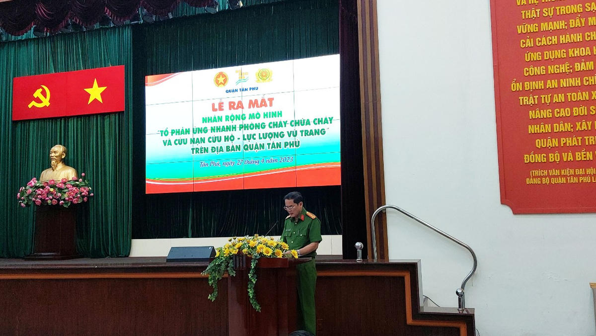 Thượng tá Nguyễn Văn Nghĩa, Phó trưởng Công an Quận Tân Phú, TP HCM phát biểu.