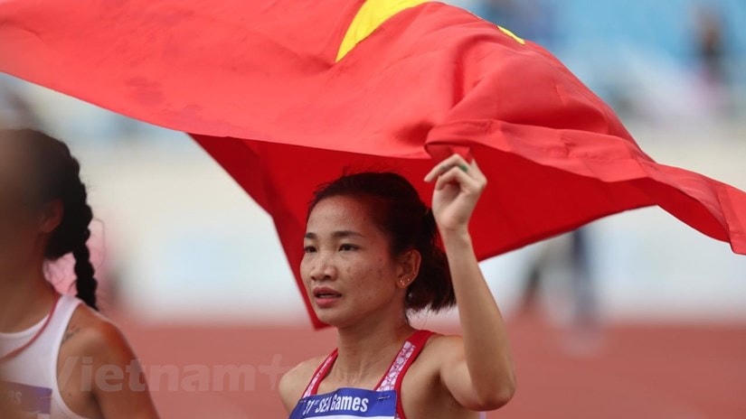 Nguyễn Thị Oanh giành Huy chương Vàng 5.000 m nữ. Ảnh: TTXVN.