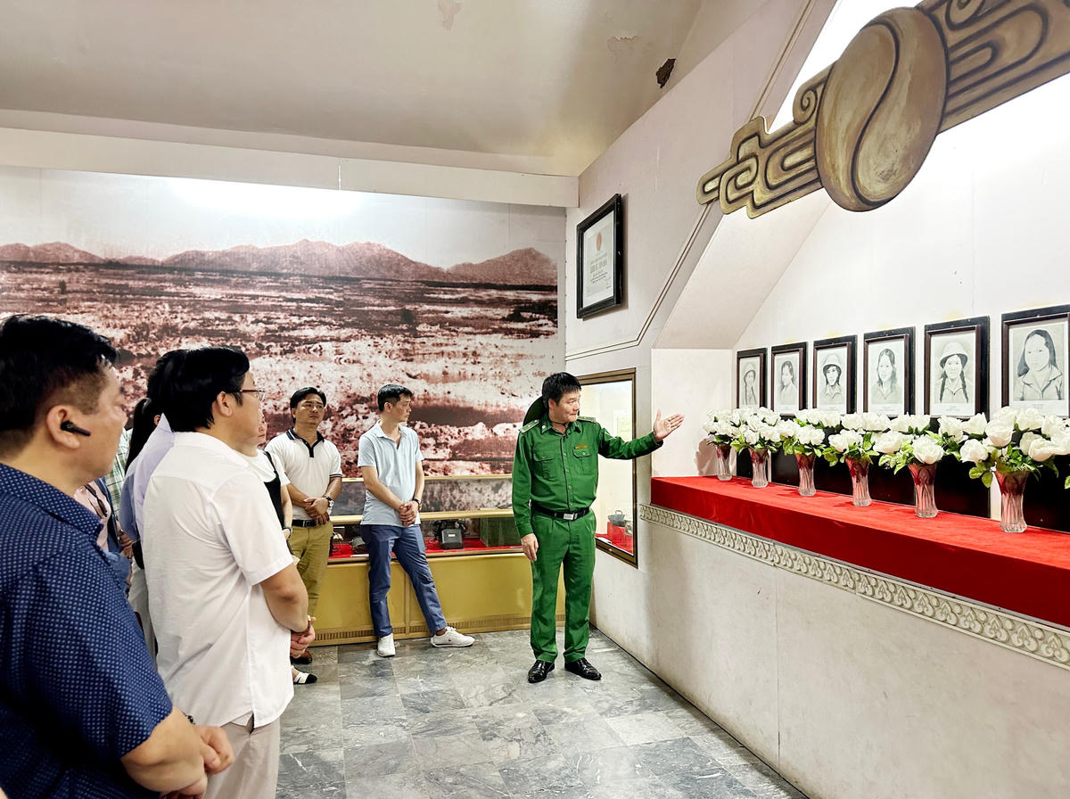 Anh Đào Văn Tuân trở thành người “kết nối lịch sử” tại Khu di tích lịch sử linh thiêng này.