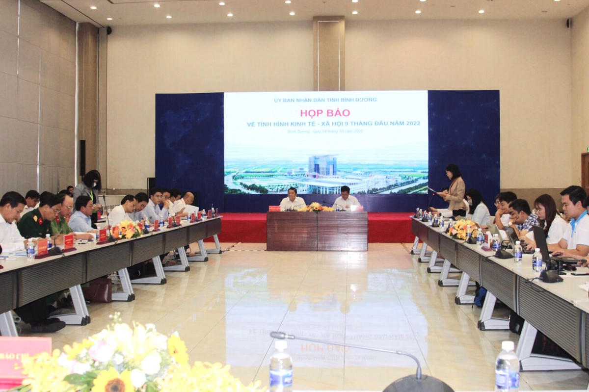 Họp cấp thông tin về tình hình kinh tế - xã hội 9 tháng đầu năm 2022 tỉnh Bình Dương.