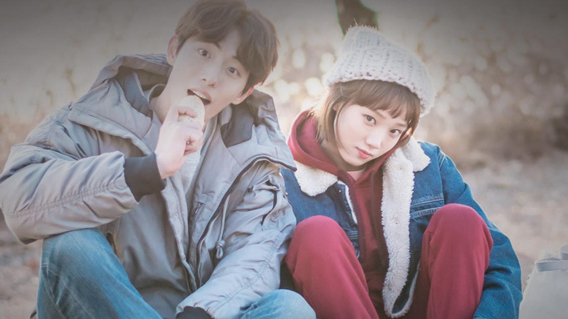 Lee Sung Kyung và Nam Joo Hyuk trong “Tiên nữ cử tạ”.