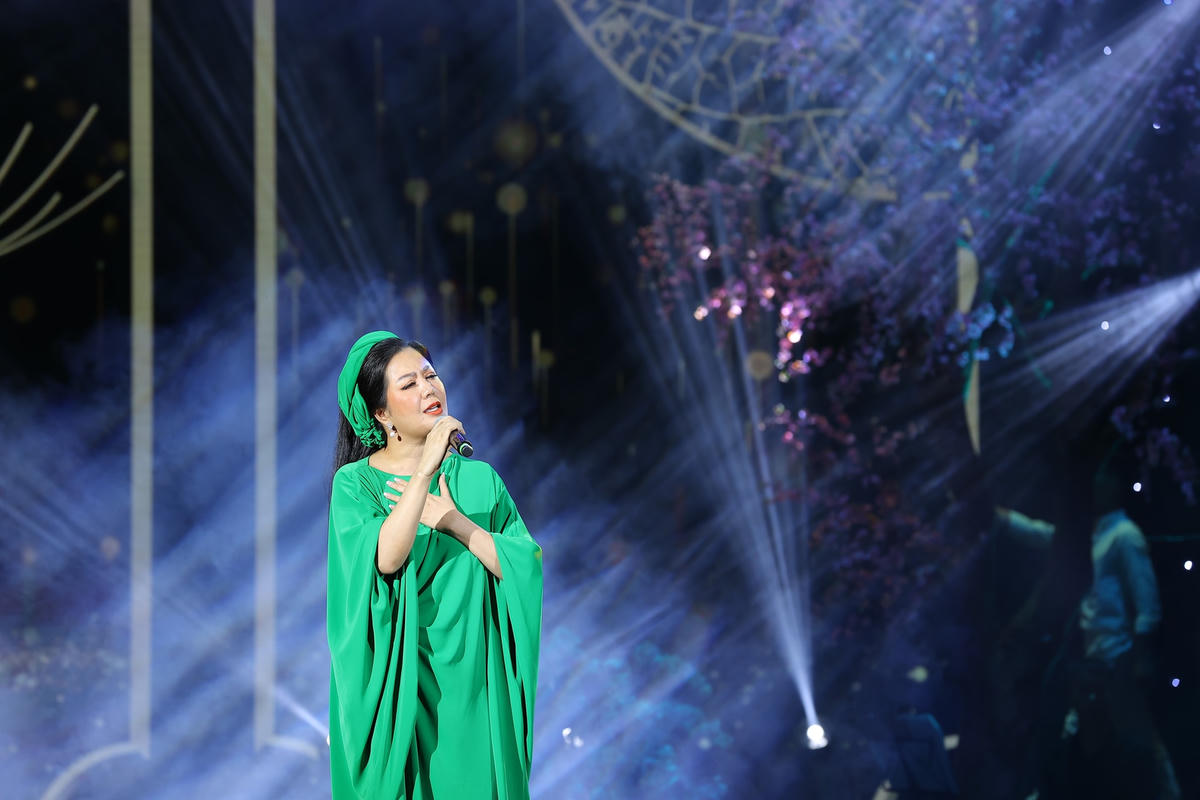 'Tết Vạn lộc 2023' cười ra nước mắt vì… hoa hậu