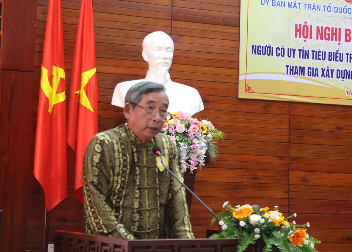 Ông Tạ Tấn Vũ, người Hoa uy tín ở TP Hội An phát biểu tại Hội nghị.