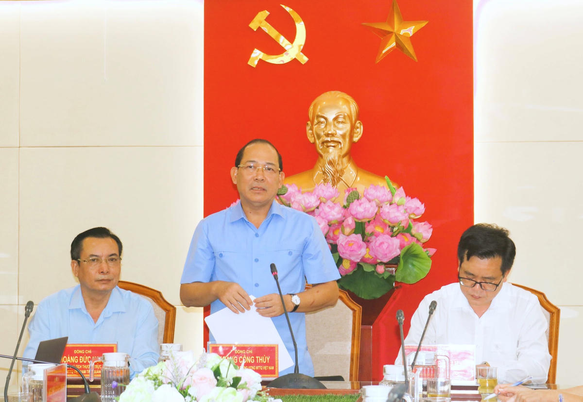 Phó Chủ tịch UBTƯ MTTQ Việt Nam Hoàng Công Thuỷ phát biểu tại cuộc làm việc với TP Móng Cái.