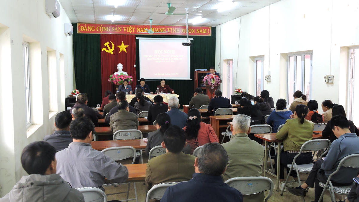 Buổi tiếp xúc của Đoàn đại biểu HĐND thành phố Bắc Kạn tại phường Xuất Hóa diễn ra vào ngày 15/11. Ảnh: Toán Nguyễn.