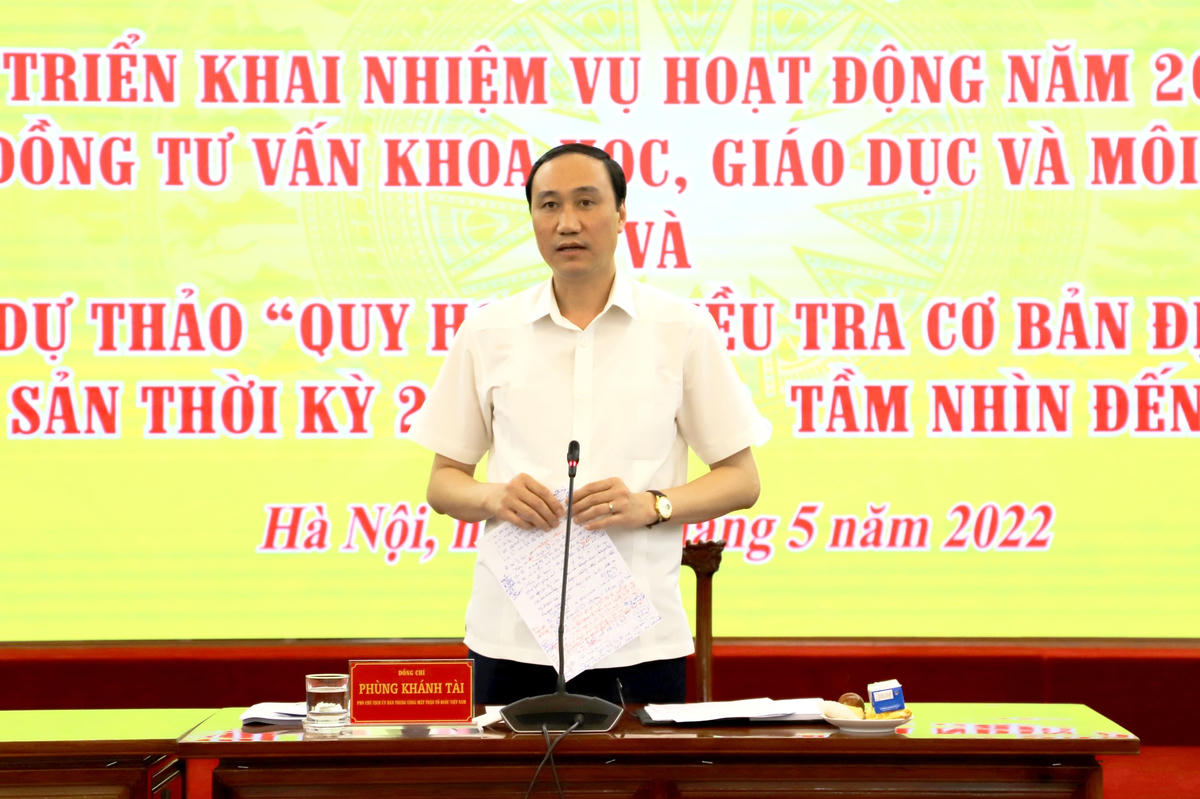 Phó Chủ tịch Phùng Khánh Tài phát biểu kết luận Hội nghị.