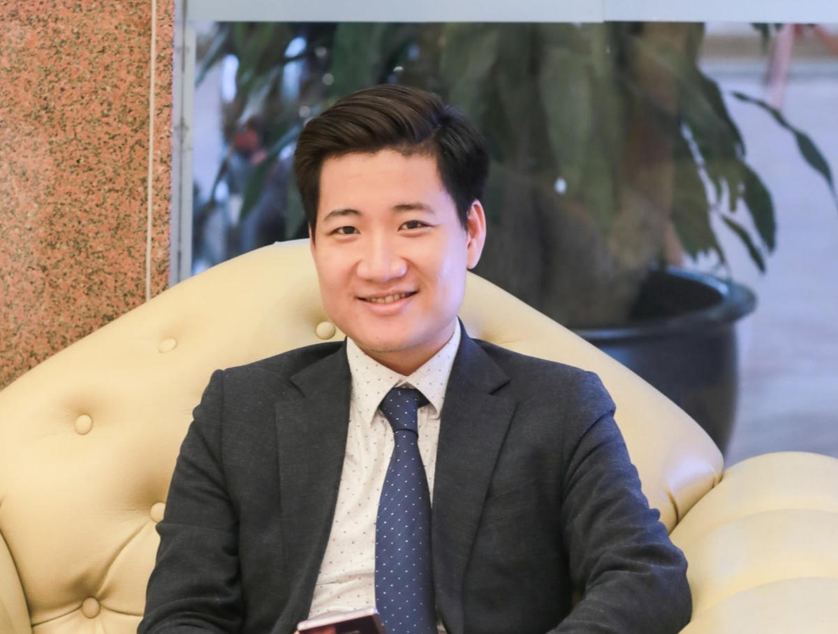 Phạt nguội hút thuốc lá nơi công cộng: Người dân còn thờ ơ