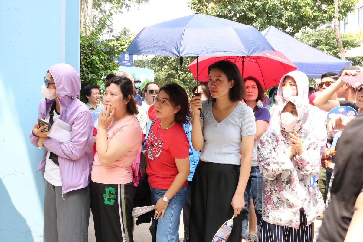 Nhiều phụ huynh cho rằng, Ngữ văn là môn khó, đòi hỏi thí sinh phải có kiến thức tổng hợp cả trong sách vở lẫn thực tế từ đời sống nên khá lo lắng.