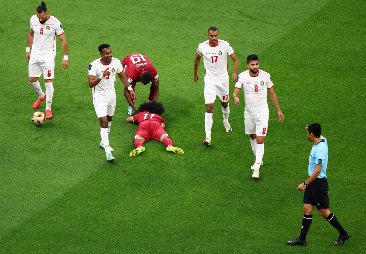 akram afif lap hat-trick kho tin truoc jordan, qatar vo dich asian cup 2023 hinh anh 17