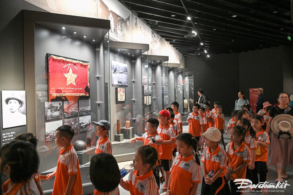bao_tang-le-khanh4.jpg