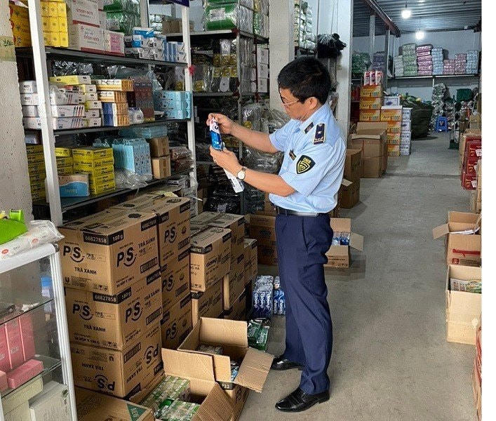 Đội Quản lý thị trường số 4, Cục Quản lý thị trường tỉnh Hải Dương phát hiện nhiều sản phẩm kem đánh răng, dầu gội đầu giả.