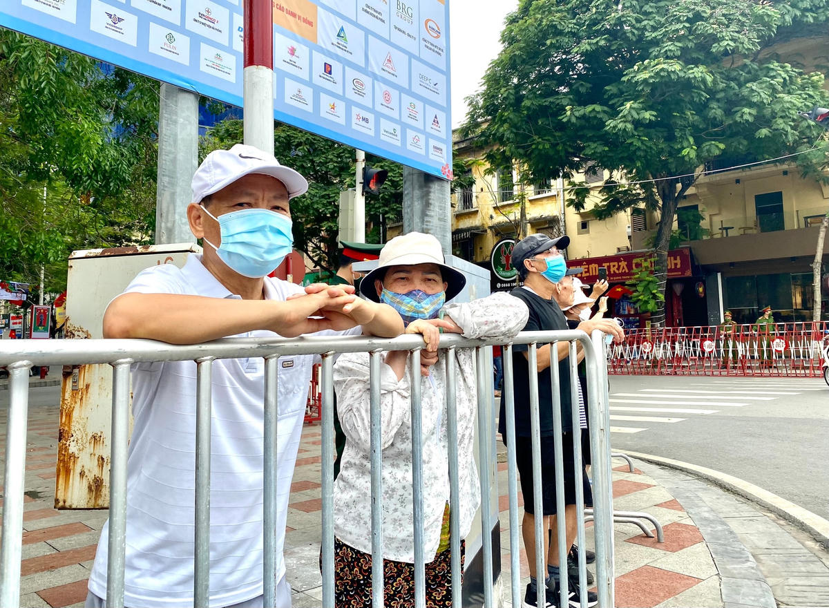 Lễ hội Hoa Phượng Đỏ không chỉ là là lễ hội truyền thống đặc trưng riêng có của Hải phòng mà còn là sự kiện quan trọng để quảng bá, giới thiệu hình ảnh, xây dựng thương hiệu, nâng cao vị thế, uy tín của Hải Phòng. Đó mà điều khiến tôi rất tự hào về thành phố mà mình sinh sống..., ông Nguyễn Văn Nhạt (phường An Dương, quận Lê Chân, Hải Phòng) chia sẻ.