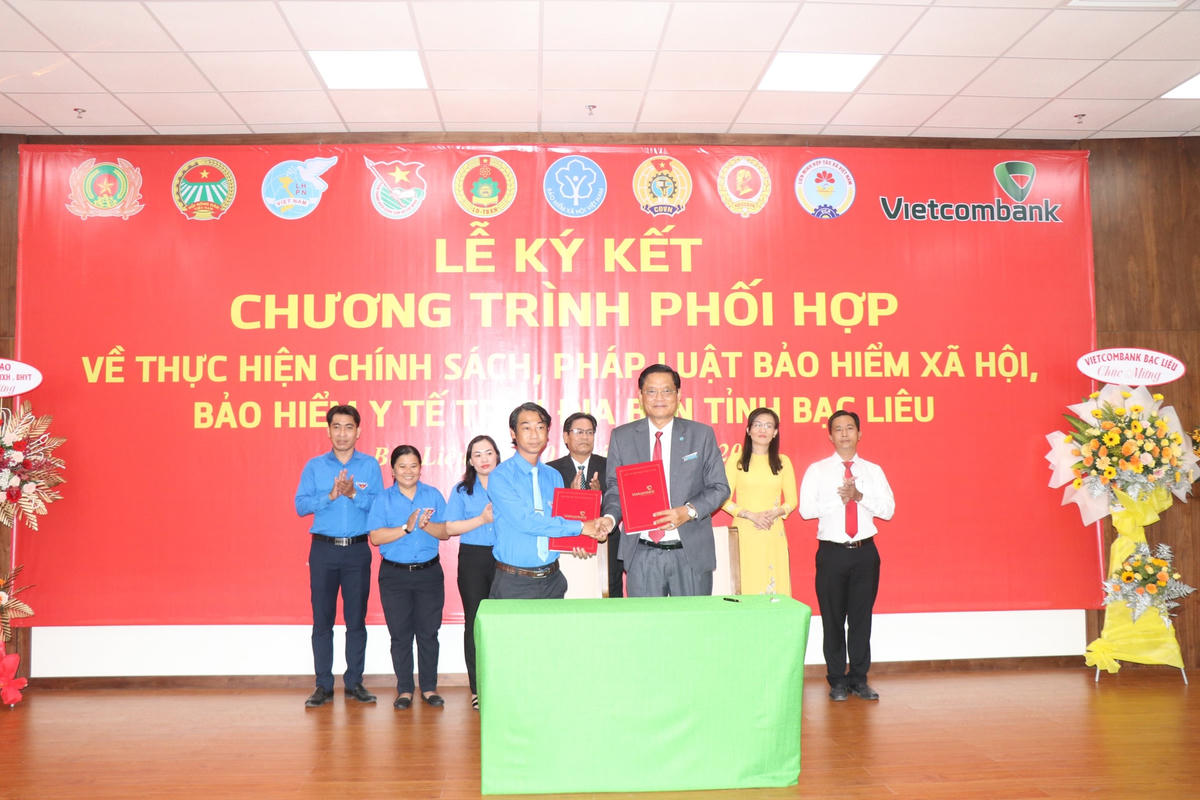 Đai diện lãnh đạo BHXH tỉnh Bạc Liêu ký kết Quy chế phối hợp thực hiện chính sách BHXH, BHYT với tỉnh Đoàn Bạc Liêu.