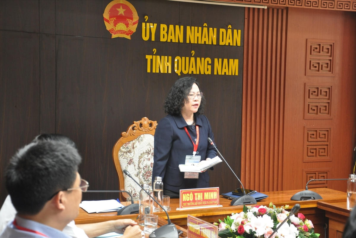 Bà Ngô Thị Minh, Thứ trưởng Bộ GDĐT phát biểu tại buổi làm việc.