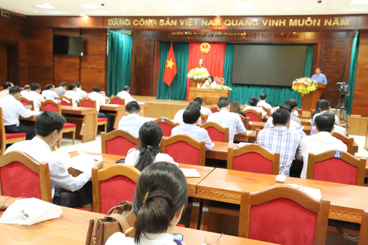 Toàn cảnh cuộc họp.