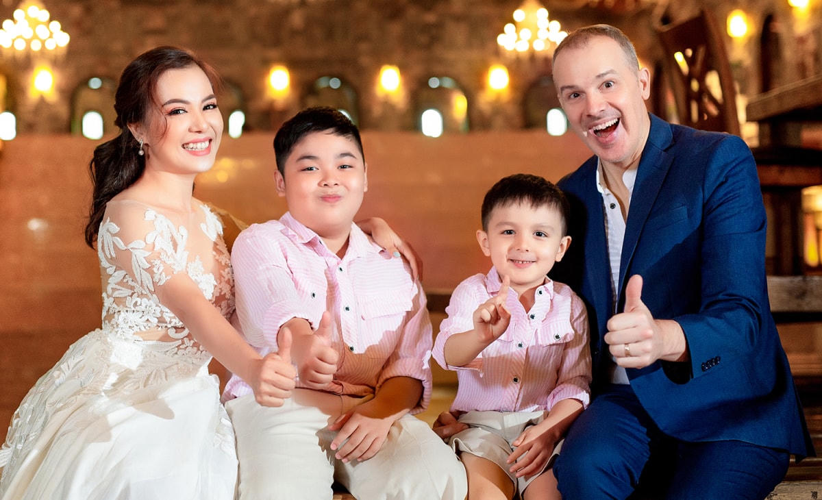 Trải qua nhiều biến cố, hiện, diễn viên phim "Gia đình phép thuật" có cuộc sống hân nhân vô cùng viên mãn. 
