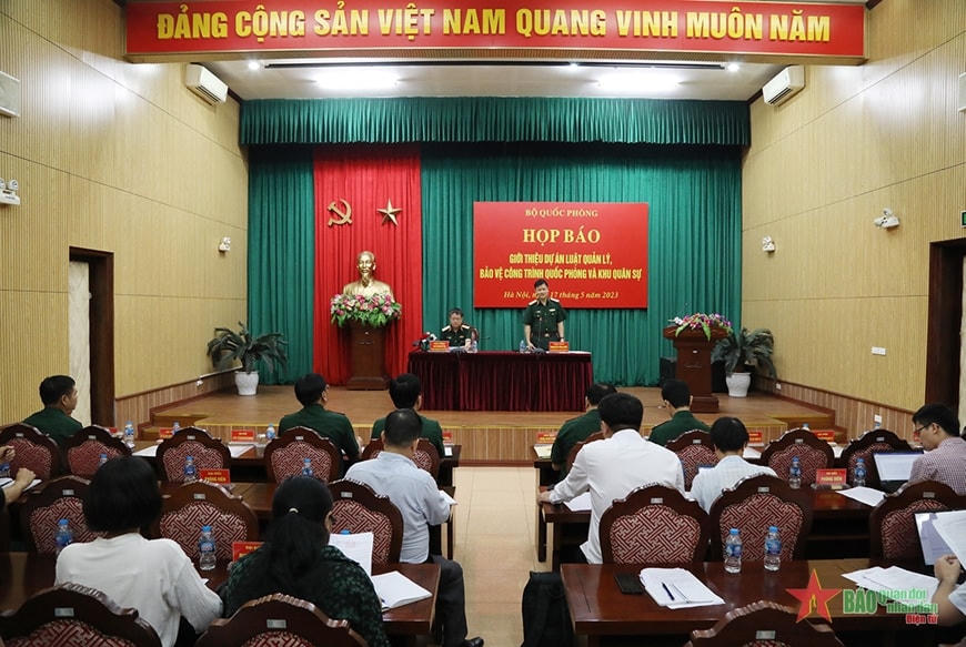Quang cảnh buổi họp báo.
