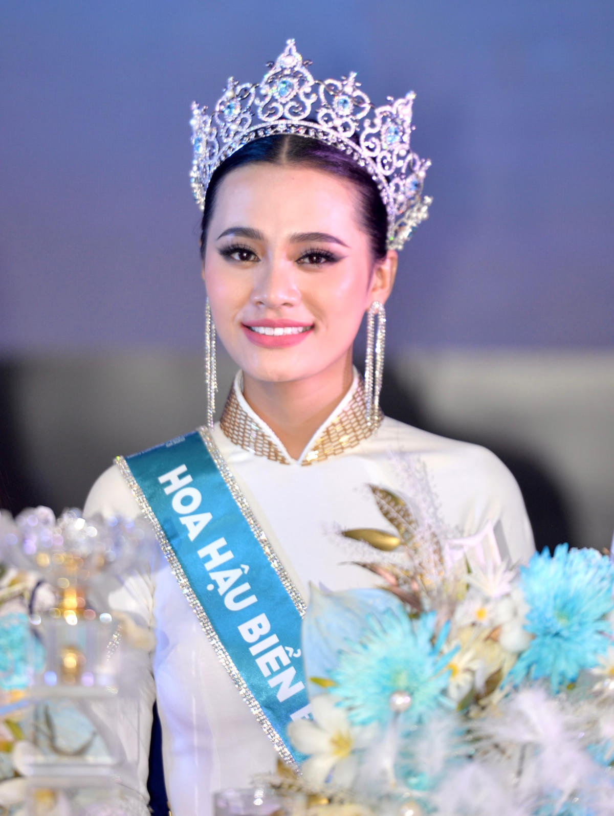 Hoa hậu Biển đảo Việt Nam 2022 Đinh Như Phương bày tỏ mong muốn bán đấu giá vương miện để gửi tặng các ngư dân, chiến sĩ bám biển ngoài đảo xa.