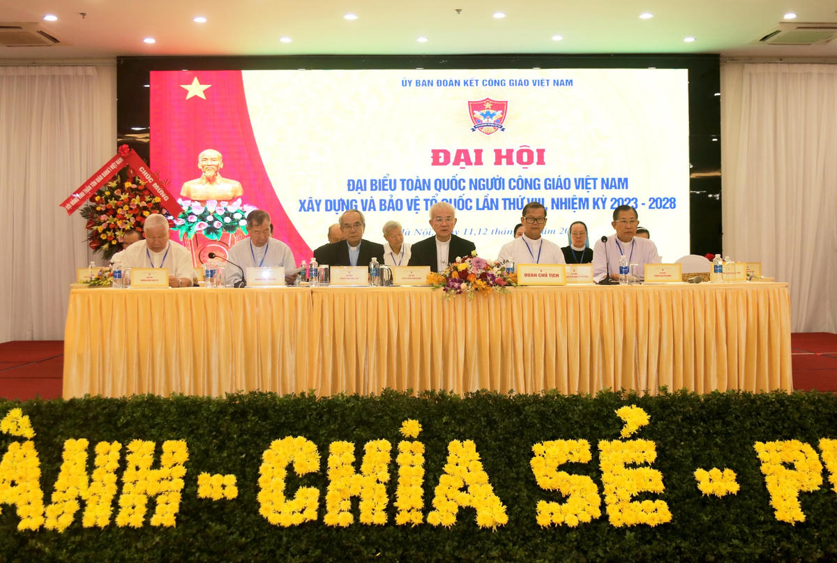 Đoàn Chủ tịch điều hành Đại hội.