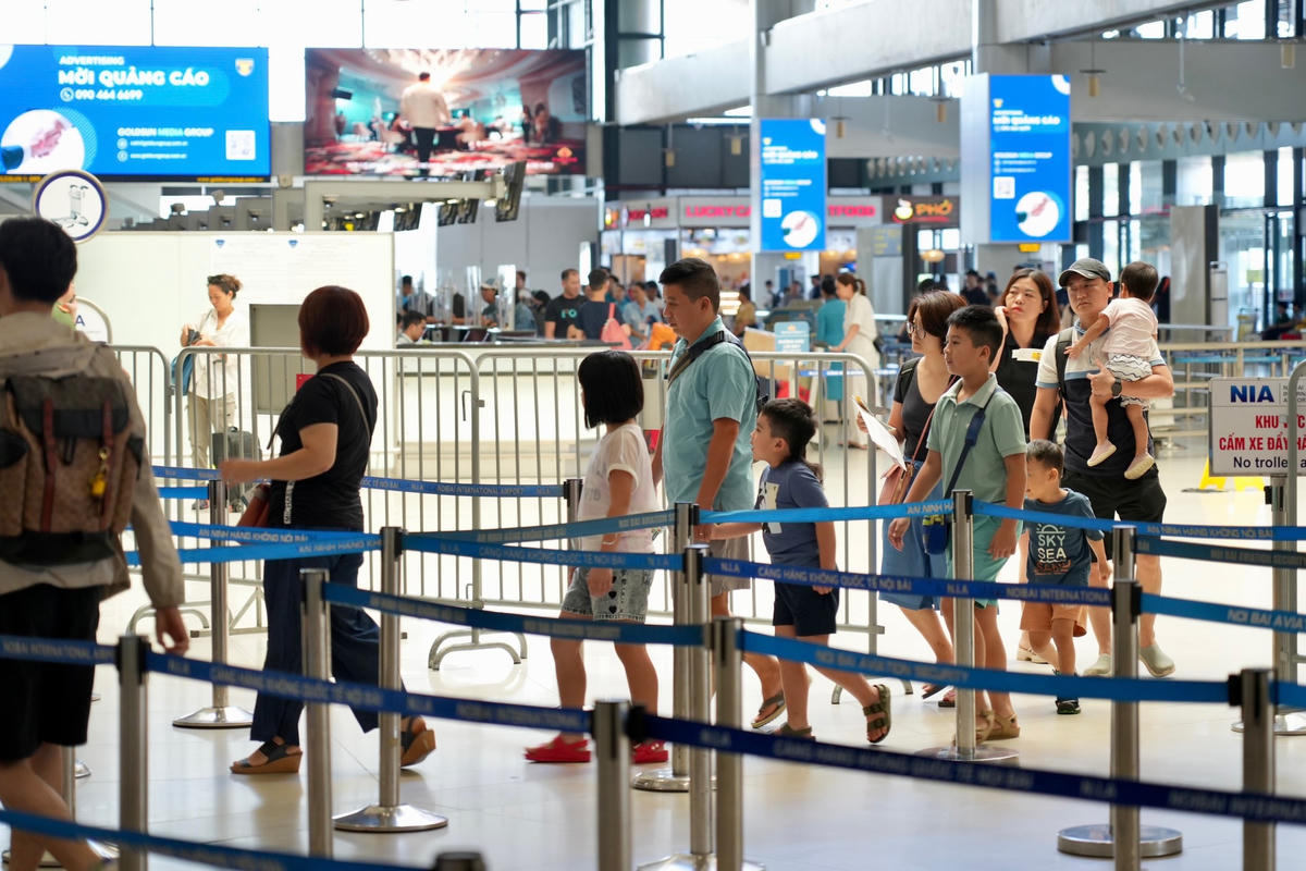 Cảng HKQT Nội Bài áp dụng biện pháp kiểm soát an ninh hàng không tăng cường cấp độ 1 từ ngày 1/9 đến hết ngày 4/9/2023. Theo đó, tăng cường nhân lực, khai thác đa hệ thống trang thiết bị theo từng khung giờ cao điểm để đảm bảo khả năng thông qua tại Cảng hàng không.