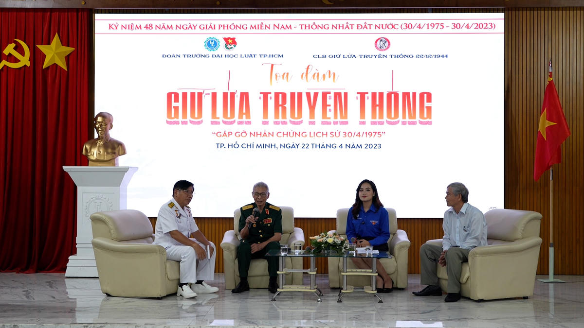 Quang cảnh buổi tọa đàm "Giữ lửa truyền thống".