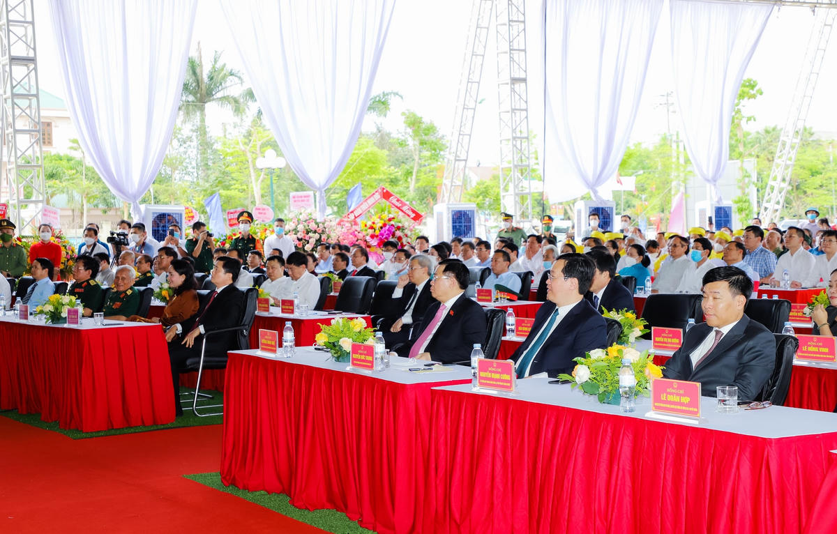 Các đại biểu dự lễ công bố huyện Nghi Lộc (Nghệ An) đạt chuẩn Nông thôn mới.