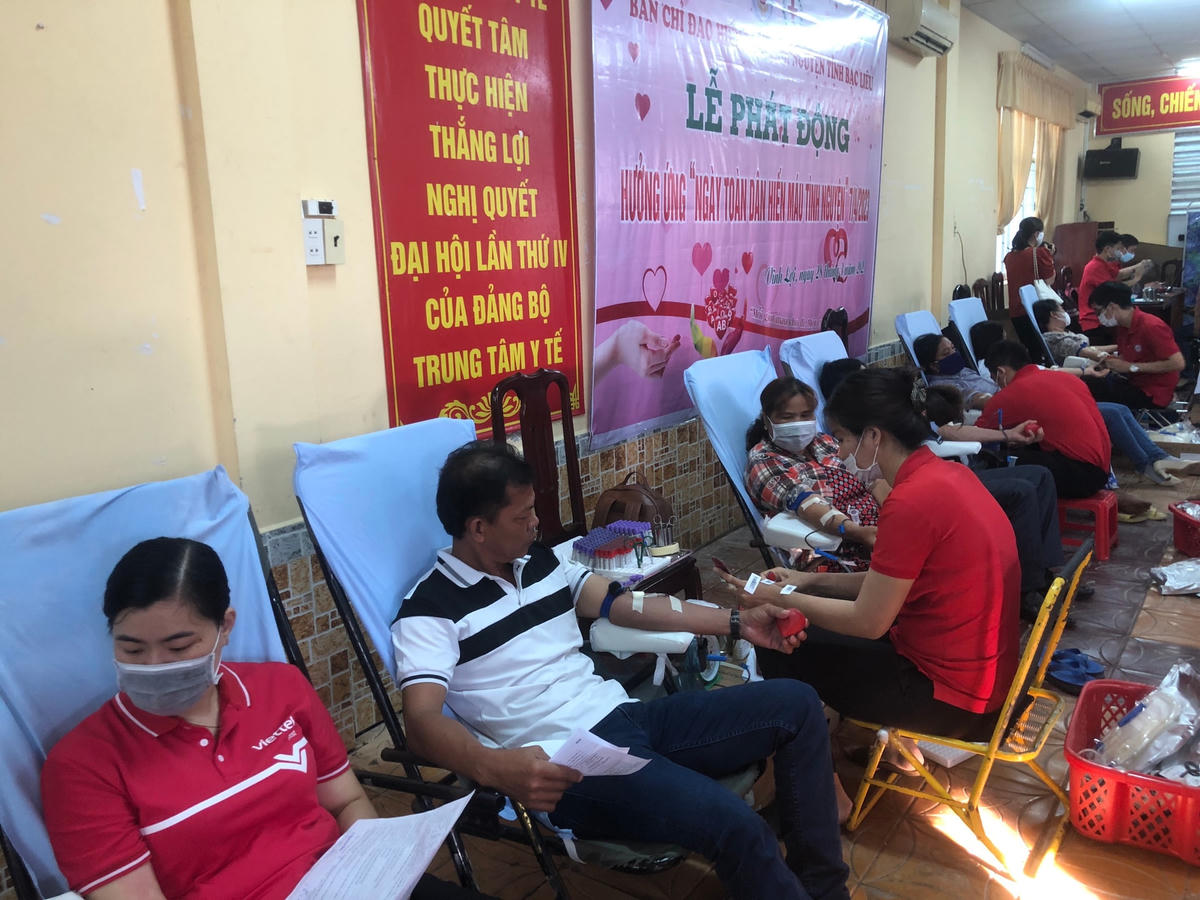 Hơn 200 đăng ký tham gia hiến máu sau buổi Lễ phát động Tháng hành động hưởng ứng “Ngày toàn dân hiến máu tình nguyện”.