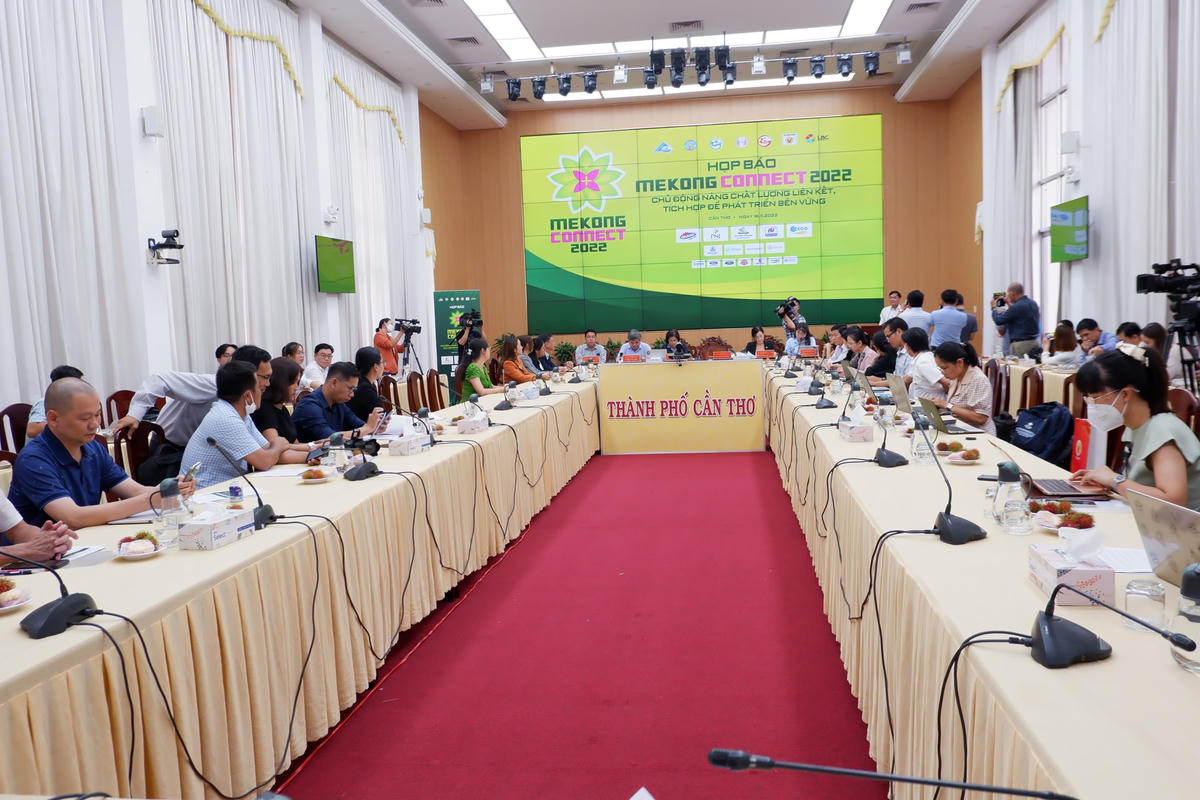 Quang cảnh buổi họp báo.