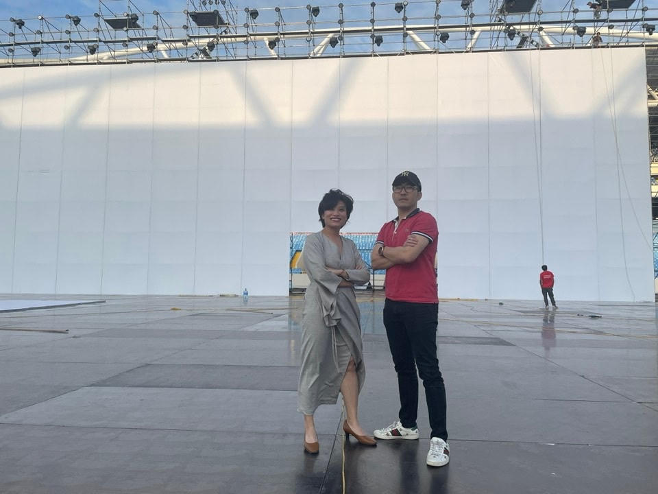 Tổng đạo diễn Trần Ly Ly, Cục trưởng Cục Nghệ thuật Biểu diễn cùng đạo diễn Hoàng Công Cường. (Ảnh: Ban Tổ chức).