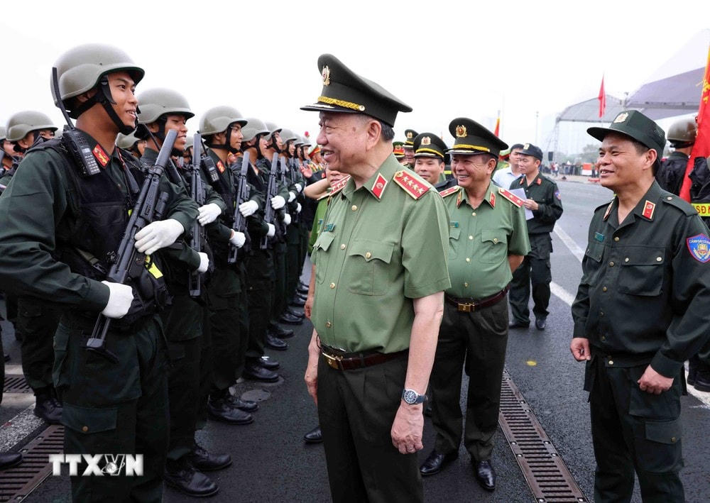 ttxvn_tong_duyet_dieu_binh_13.jpg