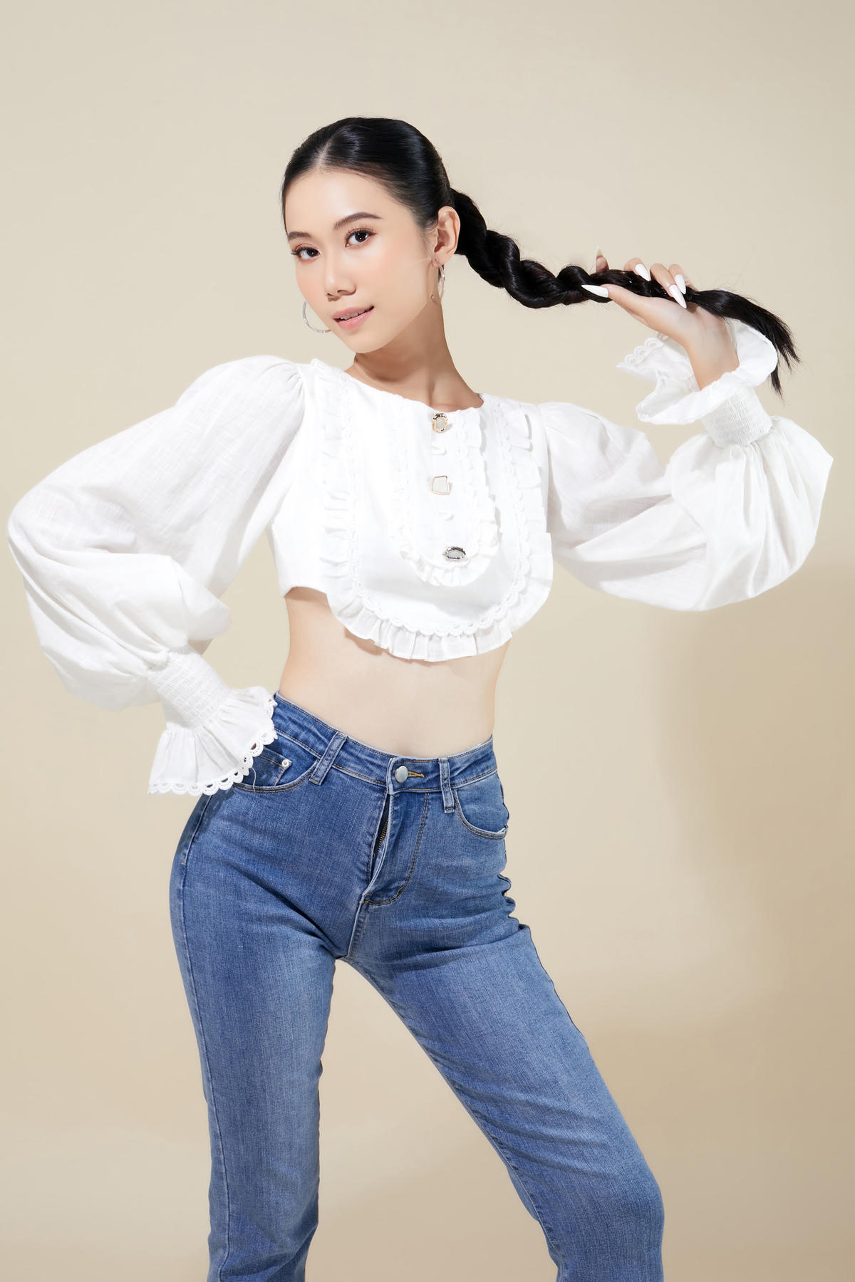Tuy tuổi còn nhỏ nhưng Hà Phương may mắn lọt vào Top 5 người đẹp tài năng của Miss World Vietnam 2022 cùng với các đàn chị dày dặn kinh nghiệm khác như Nguyễn Thị Lệ Nam Em hay tân Hoa hậu Huỳnh Nguyễn Mai Phương.